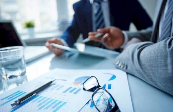 İşçi axtarılır: MAAŞ 4000 AZN