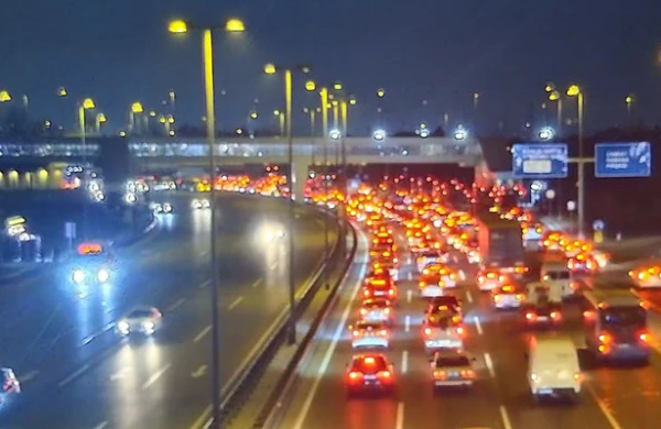 Aeroport yolunda "Land  Cruieser" öküzü vurdu - ANBAAN VİDEO