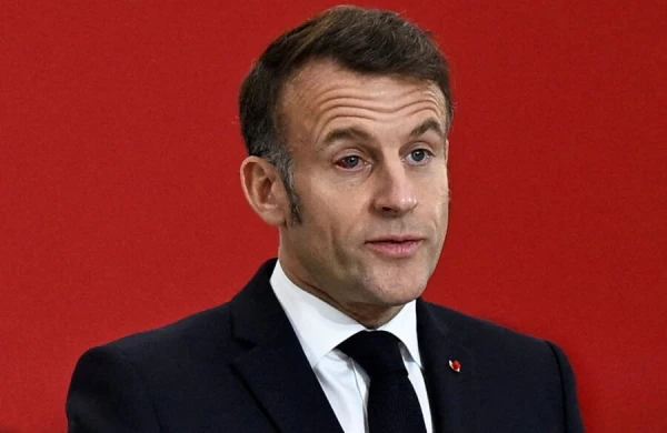 Makronun gözünə nə olub?