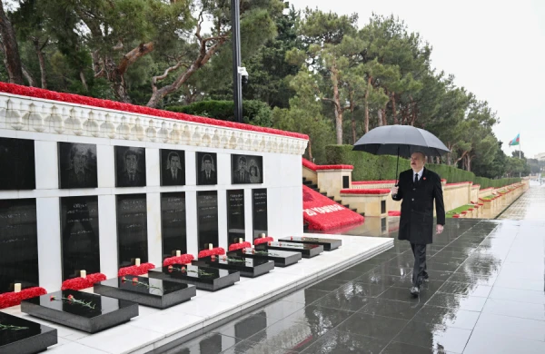 Prezident İlham Əliyev 20 Yanvar şəhidlərinin xatirəsini yad edib 