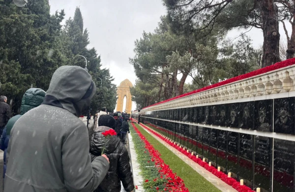 Şəhid anasının fəryadı qarı belə əritdi: "Oxu24.com" qan yaddaşımızın ziyarətgahında — REPORTAJ  