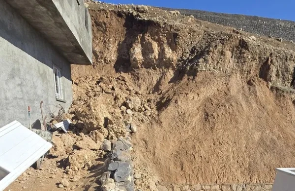 Türkiyədə torpaq sürüşməsi: Evlər yararsız vəziyyətə düşdü  