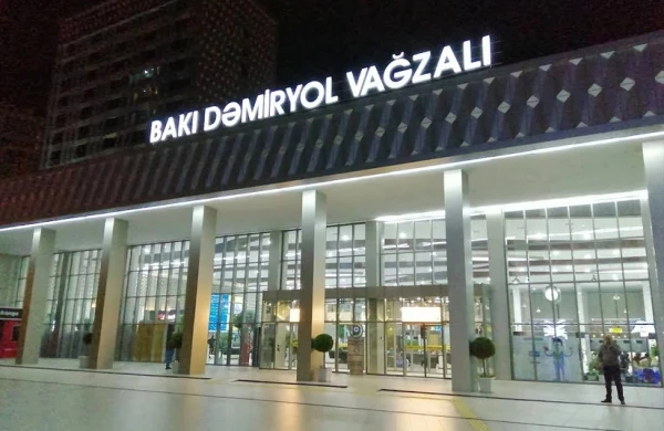 Vağzalda ölən var