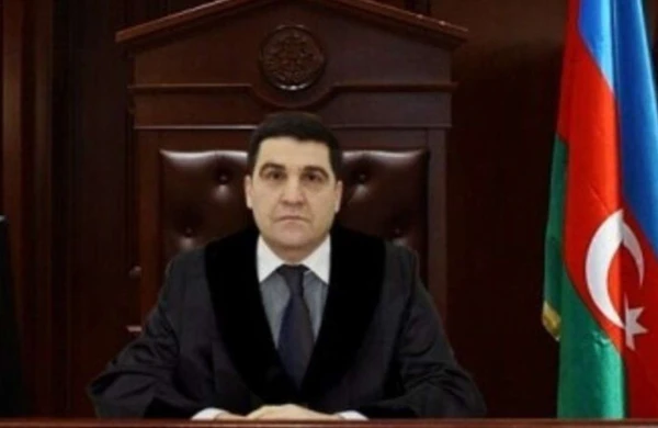 Məhkəmə sədrinin oğlu arvadını BIÇAQLAYIB özünü BİNADAN ATDI