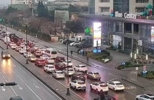 Bu yollarda ağır tıxac var