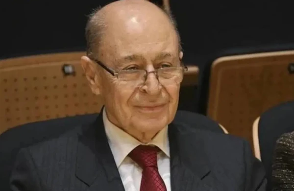 Sabiq prezident uzun fasilədən sonra üzə çıxdı