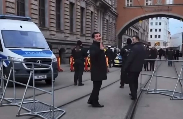 Emin Hüseynova bu dəfə Hikmət Hacıyevdən şillə kimi cavab - VİDEO&nbsp;