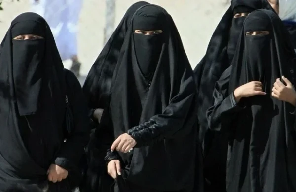 Bakıda çadralı qadınlar bıçaqla mağazaya basqın etdilər&nbsp;