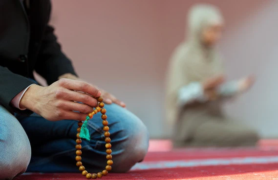 &nbsp;"Məhəmməd Peyğəmbər bir dəfə belə, qadınlara əl qaldırmamışdır" - İlahiyyatçı ilə MÜSAHİBƏ&nbsp;&nbsp;