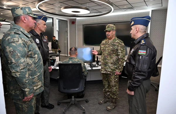 Zakir Həsənov hava hücumundan müdafiə bölmələrinin fəaliyyətini yoxlayıb