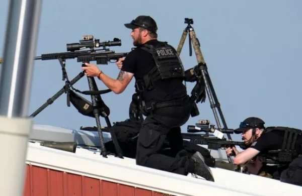 Trampın iqamətgahına girən silahlı şəxs GÜLLƏLƏNDİ