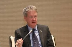 Britaniyalı keçmiş səfir saxlanıldı – VİDEO&nbsp;