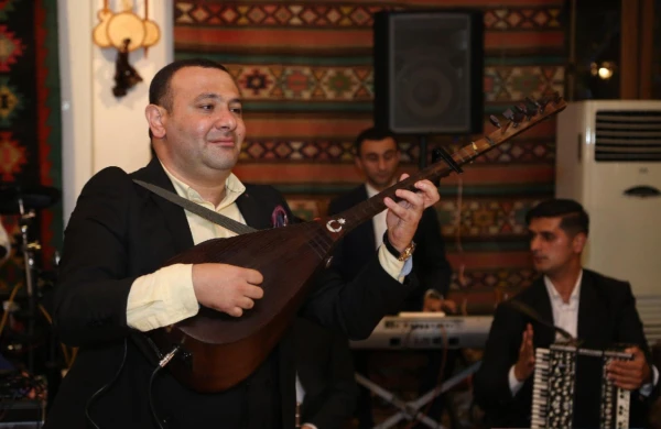 “Mənə niyə qadağa qoyulmalıdır ki?” — Aşıq Namiq əsəbiləşdi