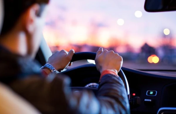 Sürücülük vəsiqəsi olmadan avtomobil idarə etməyin cəriməsi açıqlandı&nbsp;&nbsp;