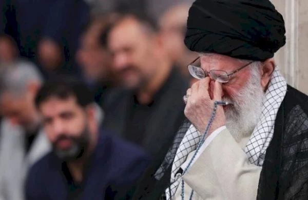 Xameneinin olduğu yerin koordinatlarını kim verib?