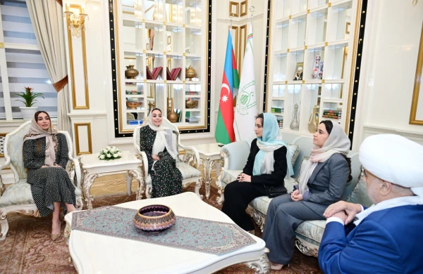 Prezidentin qızları iftar mərasimində - Fotolar&nbsp;