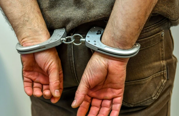 Mənzillərə oğurluq məqsədilə girməyə cəhd edən şəxs saxlanılıb - VİDEO