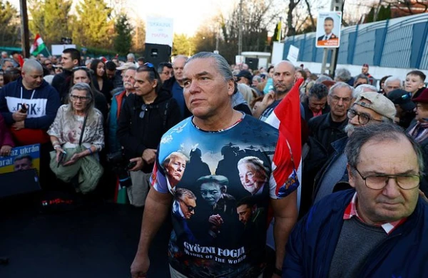 Ukraynanın Avropa Birliyi ölkəsindəki səfirliyinin qarşısında etiraz aksiyası keçirilib