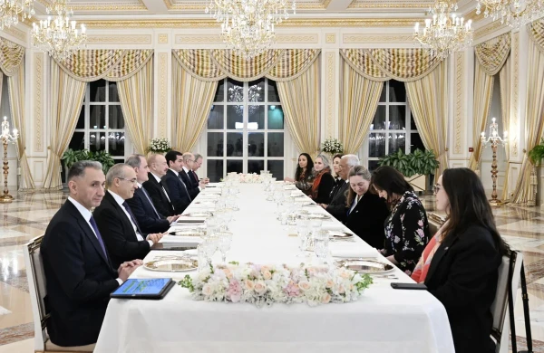 İlham Əliyevin Aİ Şurasının Prezidenti ilə rəsmi nahar əsnasında geniş tərkibdə görüşü olub&nbsp;