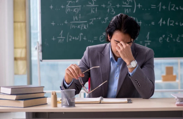 Milli Məclisdə MÜZAKİRƏ: 50 min müəllim işini itirə BİLƏR