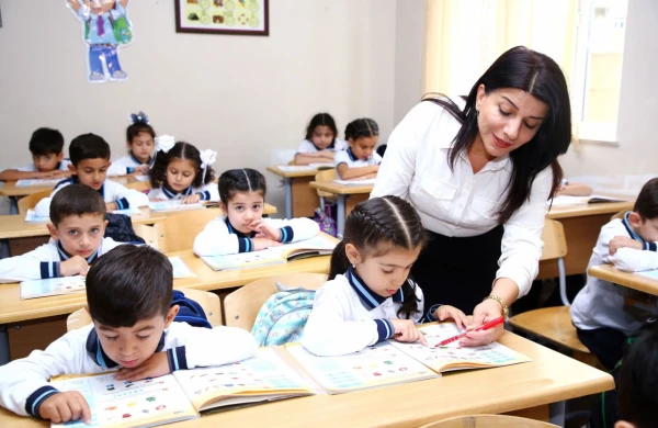 Dərsliklərin SAYI ARTIR, bəs keyfiyyət? – 25 yeni nəşr və 24 hazırlıq mərhələsində olan DƏRSLİK…  