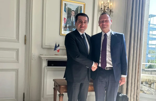 Hikmət Hacıyev Parisdə Makronun müşaviri ilə görüşdü