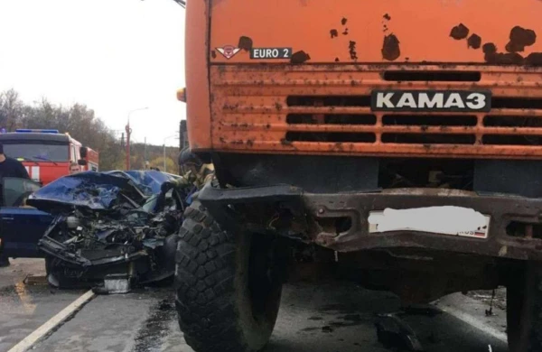 Bakı-Ələt yolunda KamAZ aşdı, uzun tıxac yarandı - Video 