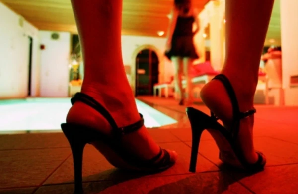 Bakıda qızların satışa çıxarıldığı sayt KİMİNDİR?  —   18+