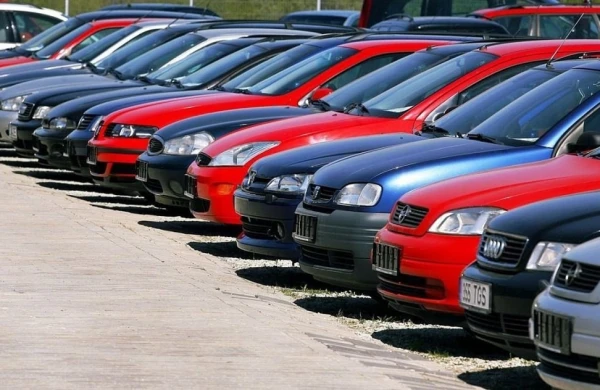 Müharibə maşın bazarını da vurdu: minlərlə avtomobil yolda qaldı  