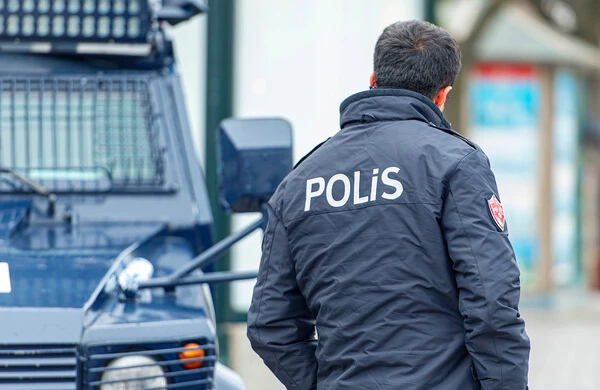 Türkiyədə çimərlikdə pilotsuz qayıq tapılıb