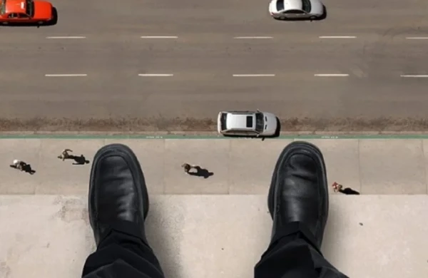 Tanınmış prodüser özünü 16-cı mərtəbədən atdı-FOTO