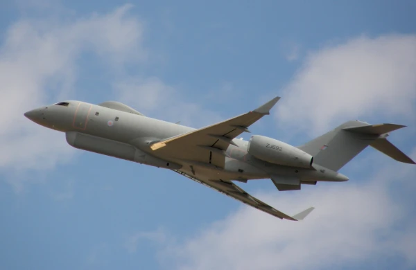 Daha bir təyyarə qəzası – 90 nəfər həlak oldu – FOTO 