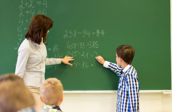 Şagird sayı yarım milyon azalacaq - Müəllimləri nə gözləyir?   