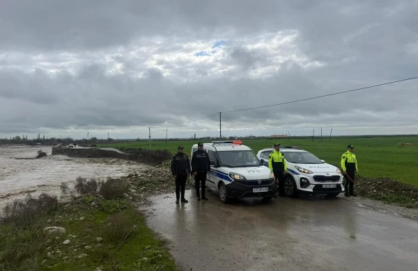 Sel gəldi,yolu yuyub apardı