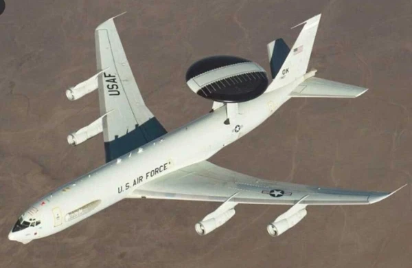 İran ABŞ-ın xüsusi kəşfiyyat təyyarəsini vurub