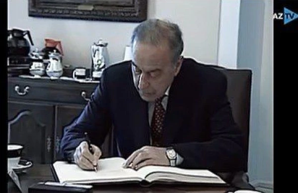 29 il əvvəl Ümummilli Lider Ağ Evin xatirə kitabına nə yazmışdı? – Nadir görüntülər