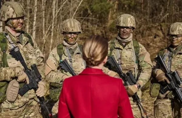 Kralın qızı əsgərliyə gedir