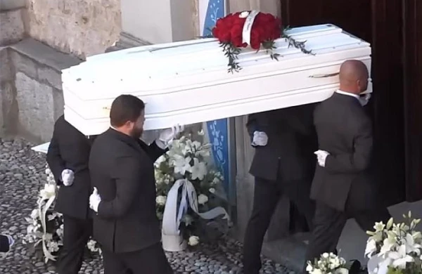 DƏHŞƏT: Modelin başı tabutdan oğurlandı - FOTO&nbsp;&nbsp;