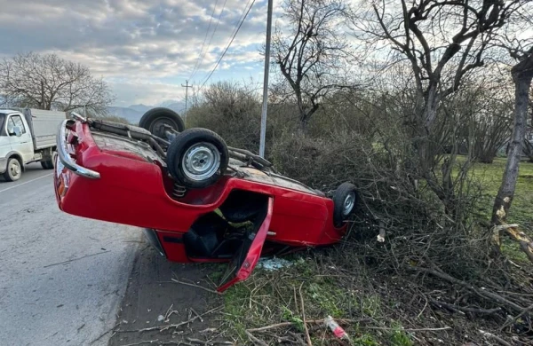 Balakəndə avtomobil aşıb, xəsarət alanlar var