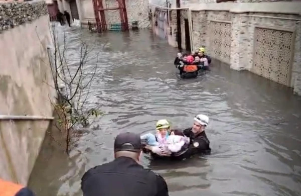 Keşləni su bu evə görə basıbmış&nbsp; &nbsp;—&nbsp; Təcili sökülmə əmri verildi