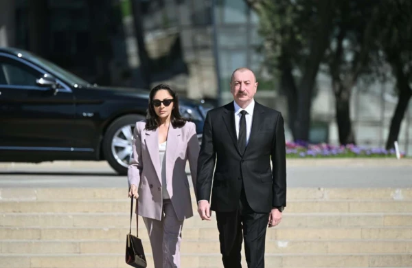 İlham Əliyev Tbilisidə Qəhrəmanlar Memorialını ziyarət edib&nbsp;