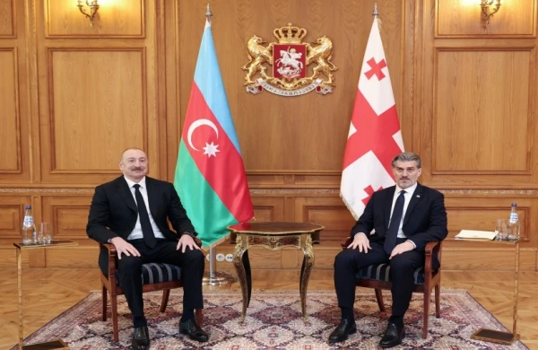 İlham Əliyevin Gürcüstanın Prezidenti ilə təkbətək görüşü olub 