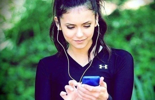 Qulaqcıqdan gələn təhlükə – uzunmüddətli istifadə beyinə necə təsir edir?&nbsp;&nbsp;