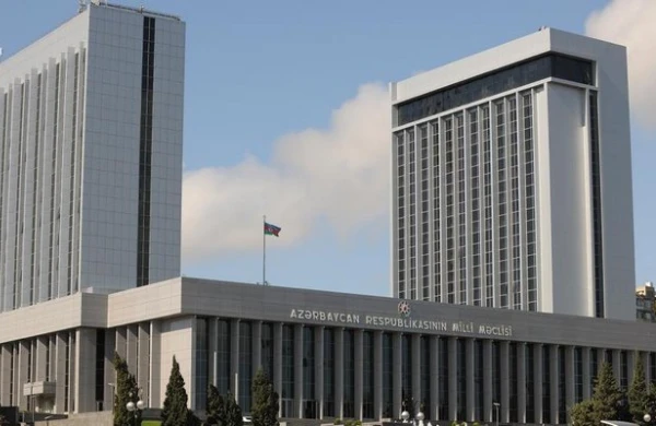 Milli Məclisin iclası BAŞLADI