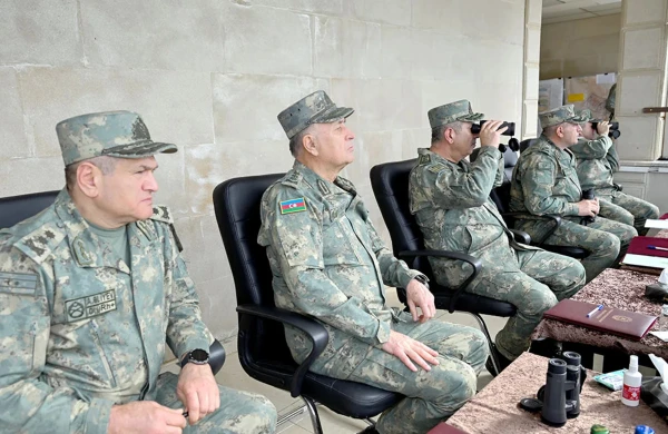 Müdafiə Nazirliyi açıqlama YAYDI: Zakir Həsənov  döyüş atışlı taktiki təlimin gedişatını yoxlayıb