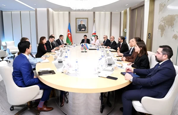 Rövşən Nəcəf amerikanlılarla görüşdü