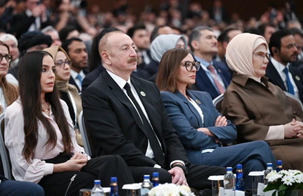 Prezident ailəsi ilə Antalyada tədbirdə - Fotolar