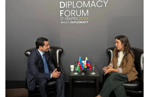 Hikmət Hacıyev Venesuelanın XİN rəhbərinin müavini ilə iki ölkə arasındakı münasibətləri müzakirə edib