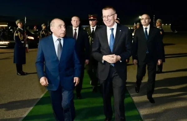 Latviya Prezidenti Azərbaycana gəldi 