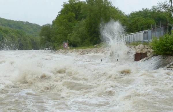 Sel gözlənilir     —   ƏHALİYƏ XƏBƏRDARLIQ